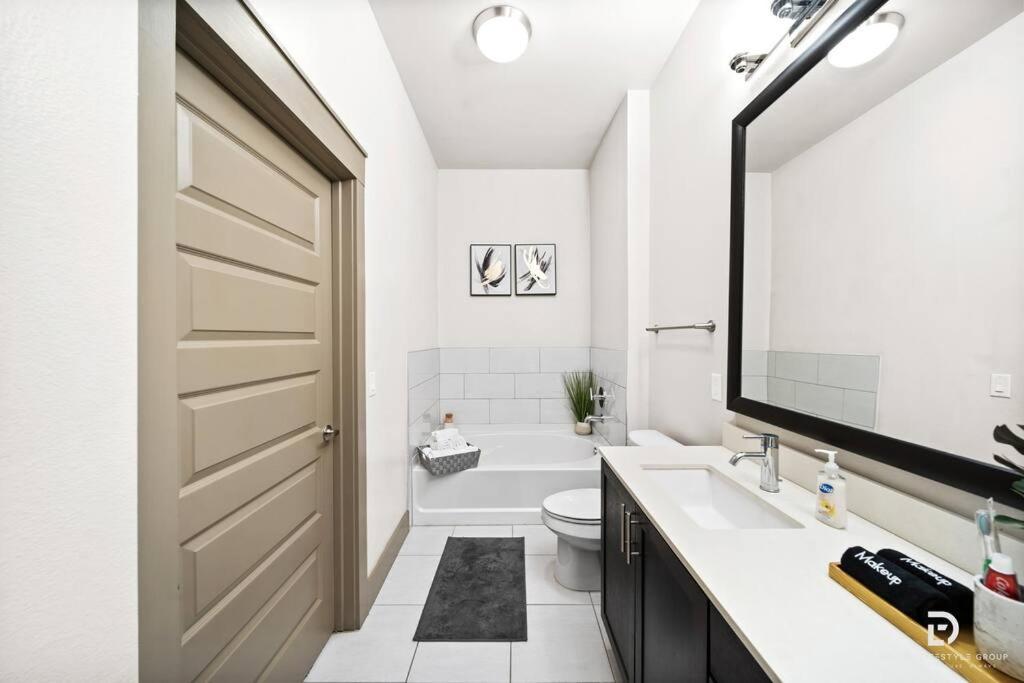 Downtown Houston Deluxe King Suite With Spa Amenities, Pool And Free Parking 外观 照片